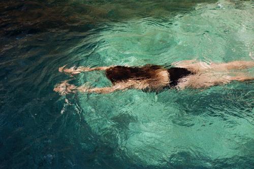 a person swimming in a pool of water at Hotel Dar Dhiafa in Houmt Souk