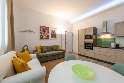 Resnati 8 - James Bond Bilo - B Home