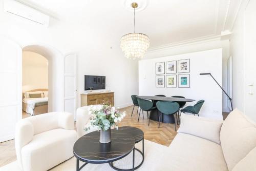 LB Vacation Rentals I Luxurious 1BR with parking & terrace