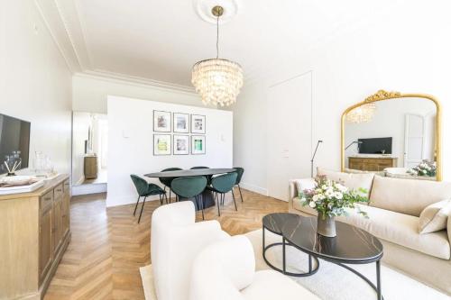 LB Vacation Rentals I Luxurious 1BR with parking & terrace