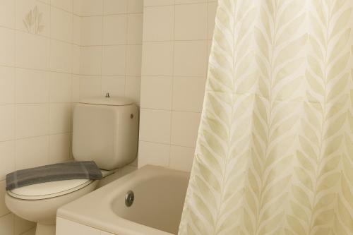 Central, Quiet & Comfortable Apartment