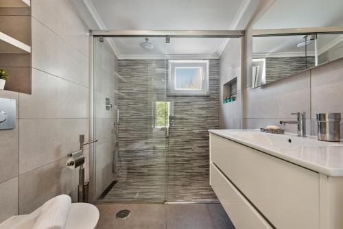 a bathroom with a shower and a toilet and a sink at Casa dos Quatro in Faro