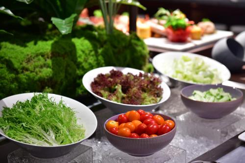 Comida en o cerca de este hotel
