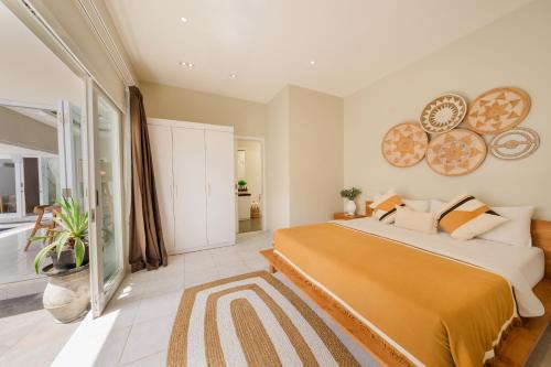 Katil atau katil-katil dalam bilik di The Eclipse Villas - The Luxurious 2BR Private Pool Canggu Getaway