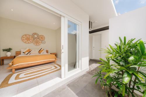 Katil atau katil-katil dalam bilik di The Eclipse Villas - The Luxurious 2BR Private Pool Canggu Getaway