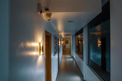 a hallway with a light on the wall and a hallwayngthngthngthngthngth at Morning Side Suites in Lagos