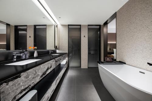 Un baño de 深圳南山万科云城城际酒店