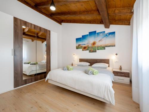 Postel nebo postele na pokoji v ubytování Holiday home in Labin with private pool