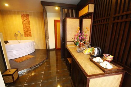 a bathroom with a large tub and a sink at CM Night Bazaar Boutique Hotel - โรงแรม ซี เอ็ม ไนท์บาซาร์ บูทีค in Chiang Mai