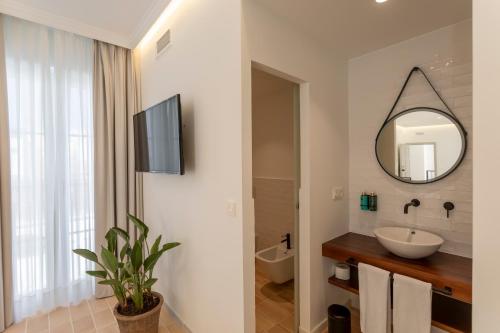 a bathroom with a sink and a mirror at Albariza Hotel Boutique in Sanlúcar de Barrameda