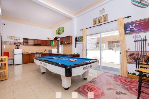 a living room with a pool table in it at Villa Hồ Bơi Nhiều tiện ích GIẢI TRÍ Bãi Sau VT in Vung Tau