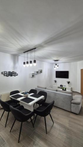Un televizor și/sau centru de divertisment la Be Chill Apartment