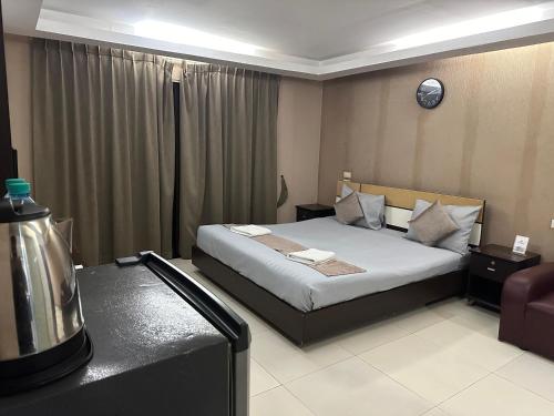 Кровать или кровати в номере House Of Pattaya