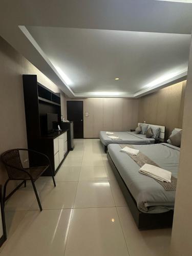 Кровать или кровати в номере House Of Pattaya
