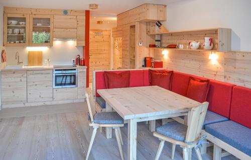 Η κουζίνα ή μικρή κουζίνα στο 2 Bedroom Gorgeous Apartment In Ellmau