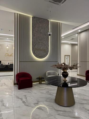 Гостиная зона в Orbi City Luxury Suites