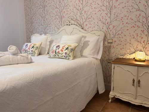 Ένα ή περισσότερα κρεβάτια σε δωμάτιο στο Apartamentos Consuegra frente a los molinos