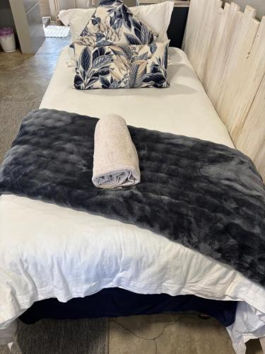 Ένα ή περισσότερα κρεβάτια σε δωμάτιο στο Stellies Accommodation - Room 1