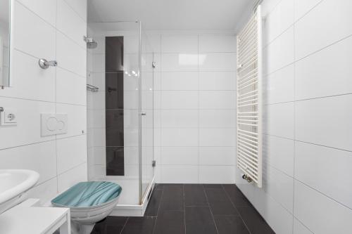 Ένα μπάνιο στο Aerial View Apartment 17th Floor