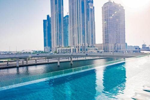 2-Bed Apartment with Infinity Pool