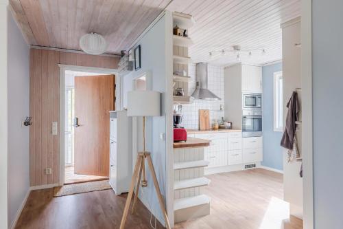 Η κουζίνα ή μικρή κουζίνα στο 2 bedroom Lake house