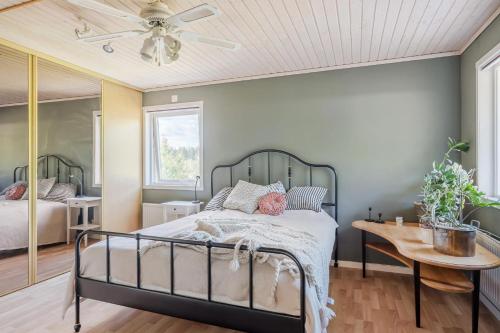 Ένα ή περισσότερα κρεβάτια σε δωμάτιο στο 2 bedroom Lake house
