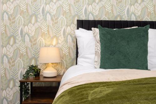Ένα ή περισσότερα κρεβάτια σε δωμάτιο στο Cosy & Charming Stay 10 mins to to Newcastle