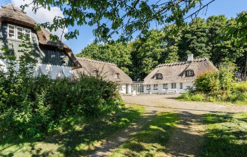 Beautiful Home In Juelsminde With Saunaにある庭