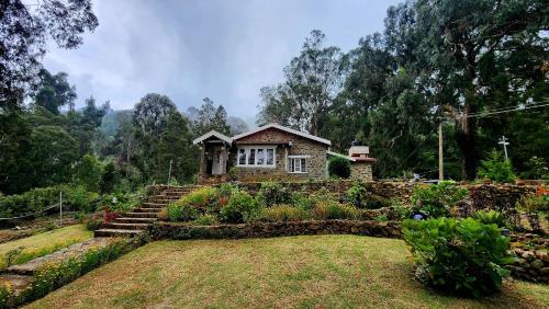 a house in the middle of a garden at Springdale Villa in Kodaikānāl