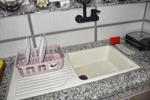 Una cocina o zona de cocina en White Majorelle Horizon