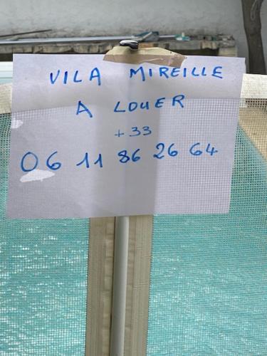 a sign is attached to a window at VILLA MIREILLE CALME ARBOREE PISCINE SANS VIS A VIS SECURISEE in Morières-lès-Avignon