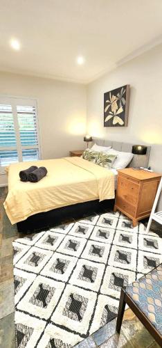 Una cama o camas en una habitación de Beautiful and cozy home