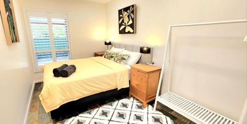 Una cama o camas en una habitación de Beautiful and cozy home