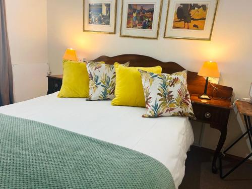 Kamieskroon Hotelにあるベッド
