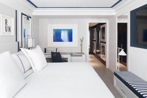 Телевизор и/или развлекательный центр в Hotel Mim Sotogrande