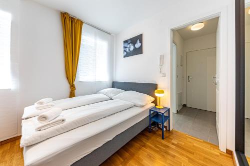 CALM & EASY by JR City Apartments