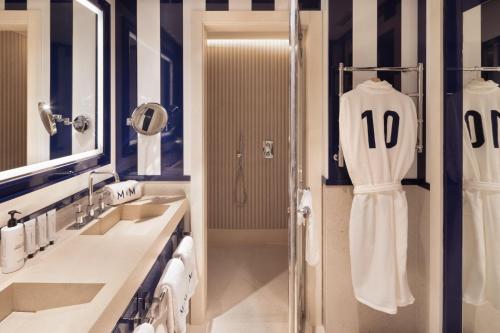 Ванная комната в Hotel Mim Sotogrande