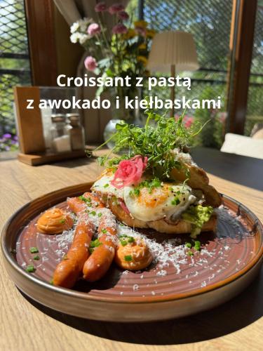アパートメントの敷地内または近くでの食事または食べ物