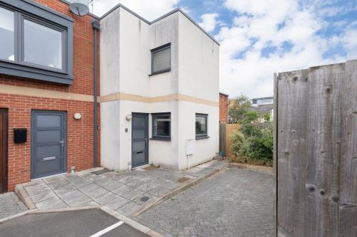 an exterior view of a white house at Peaceful & Spacious 2 Bed Home in Cheltenham in Gloucestershire