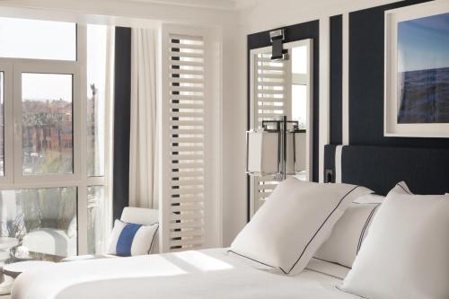 Кровать или кровати в номере Hotel Mim Sotogrande