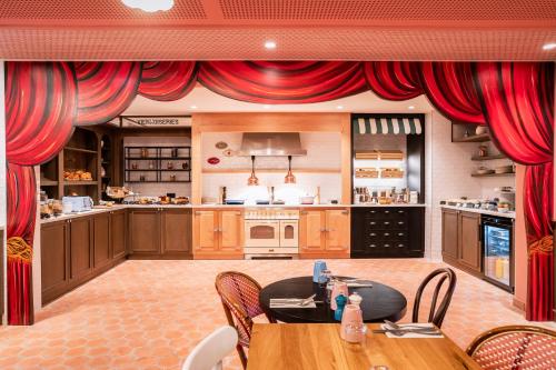 Küche/Küchenzeile in der Unterkunft RockyPop Marseille Appartements