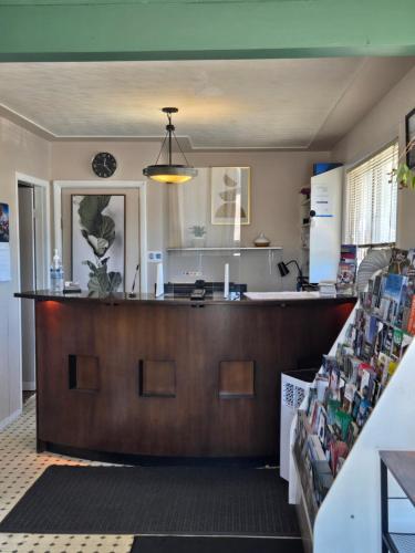 Η κουζίνα ή μικρή κουζίνα στο Lord Nelson Motel