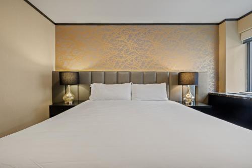 Katil atau katil-katil dalam bilik di Hudson Yards Hotel