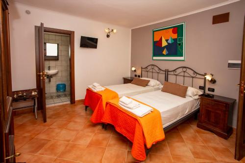Postel nebo postele na pokoji v ubytování Hotel Neapolis