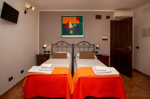 Postel nebo postele na pokoji v ubytování Hotel Neapolis