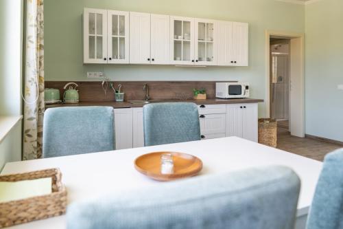 LaPila Apartmentsにあるキッチンまたは簡易キッチン