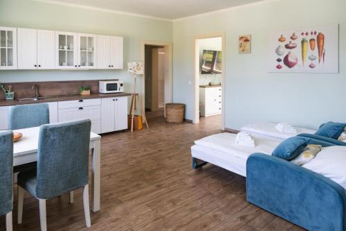 LaPila Apartmentsにあるキッチンまたは簡易キッチン