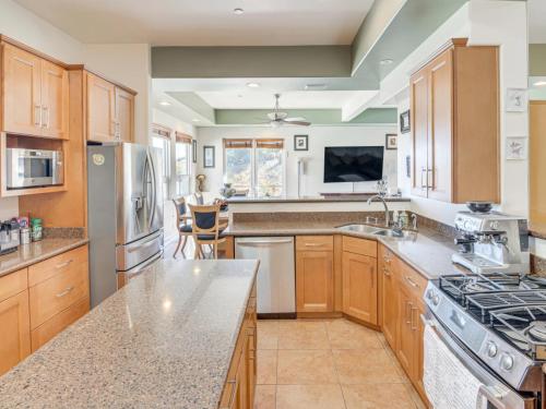 a kitchen with wooden cabinets and a counter top at Charming Mountain Retreat in enjoyable Newbury Park with AC, WiFi in Twi Ii Heliport