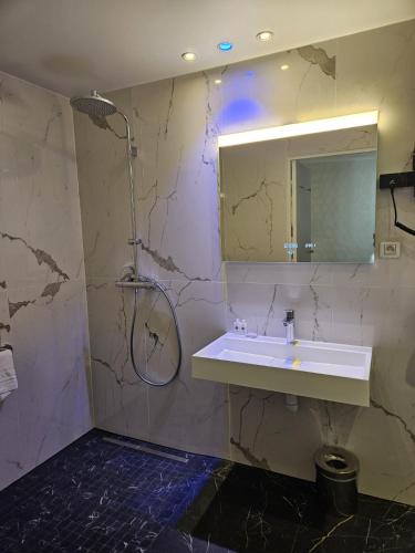 a bathroom with a sink and a mirror at ATN Hôtel in Paris