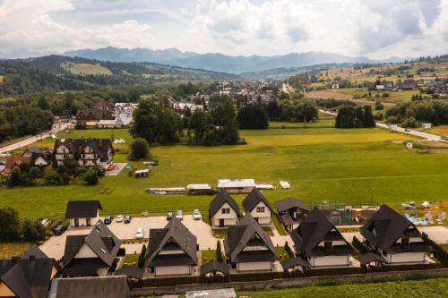 an aerial view of a village with houses at Apartamenty, pokoje PRZY TERMACH - 70 m Termy Szaflary, 150 m Gorący Potok in Szaflary